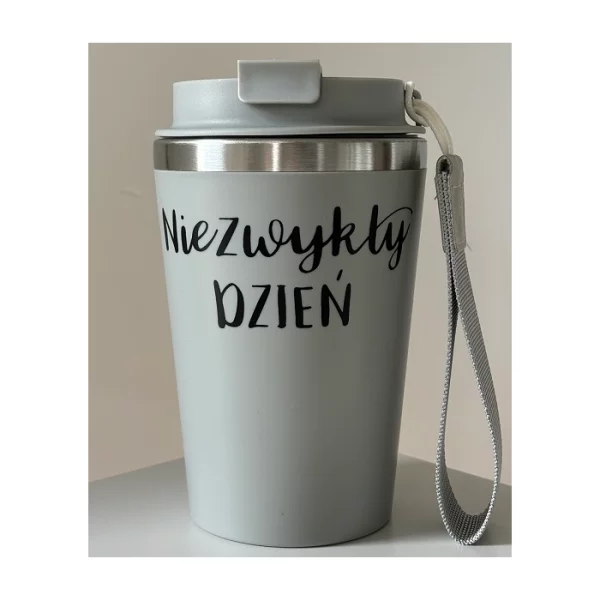 Niezwykły kubek termiczny